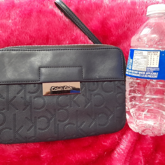 CALVIN CLINE - Picture 3 of 7